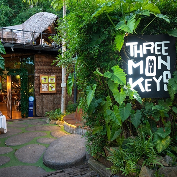 Greg Berryman at Three Monkey's cafe Phuket